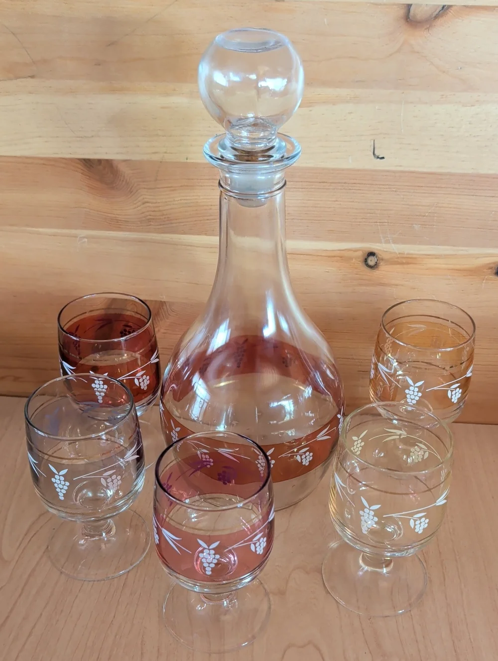 5 pcs. VTG. Fidenza Italy, Decanter Set. Cranberry Red Glass, Grapes Design.